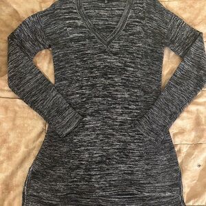 Ellen Tracy Black and Gray V-Neck Sweater